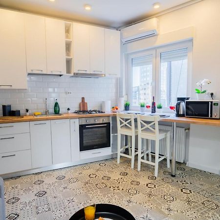 One Bedroom Flat In Bucharest'S Historic District Екстериор снимка