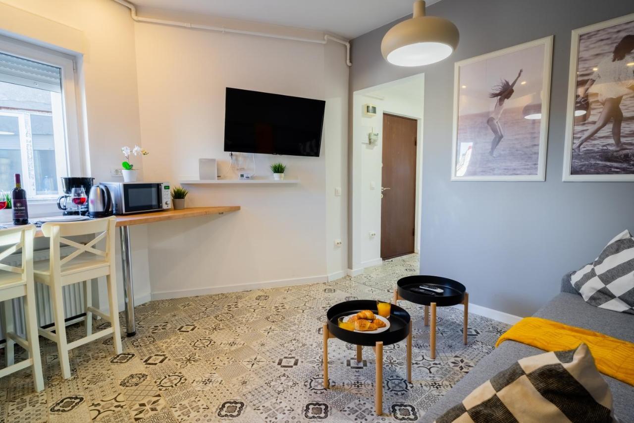 One Bedroom Flat In Bucharest'S Historic District Екстериор снимка