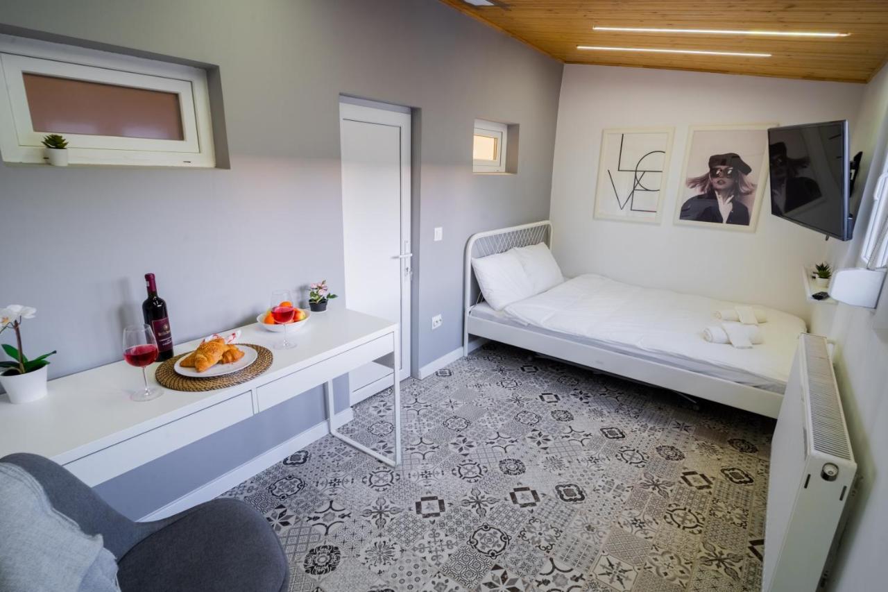 One Bedroom Flat In Bucharest'S Historic District Екстериор снимка