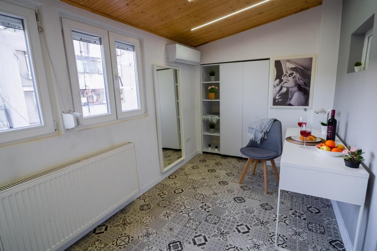 One Bedroom Flat In Bucharest'S Historic District Екстериор снимка