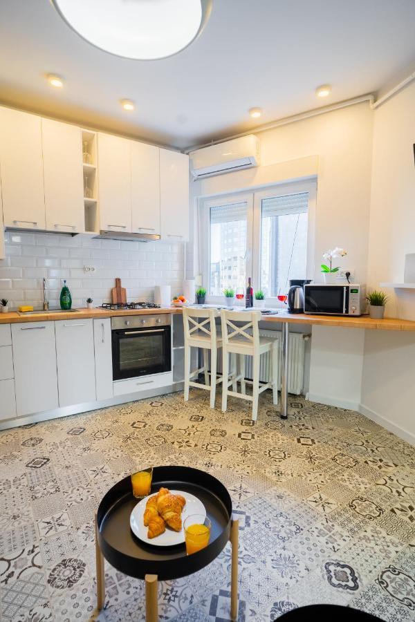 One Bedroom Flat In Bucharest'S Historic District Екстериор снимка